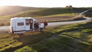 Lotte en gijs in campervan